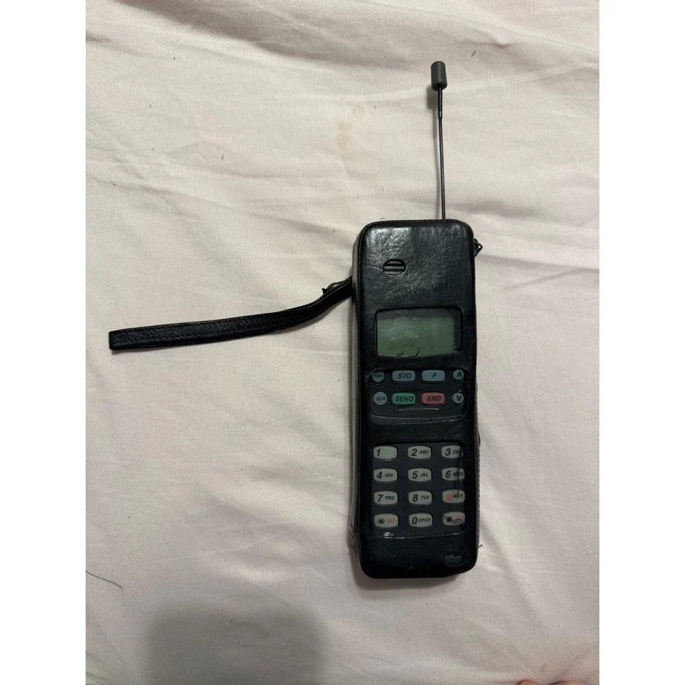 Vintage AT&T 3810 Cellular Mobile Phone Black with Leather Case and Antenna‎